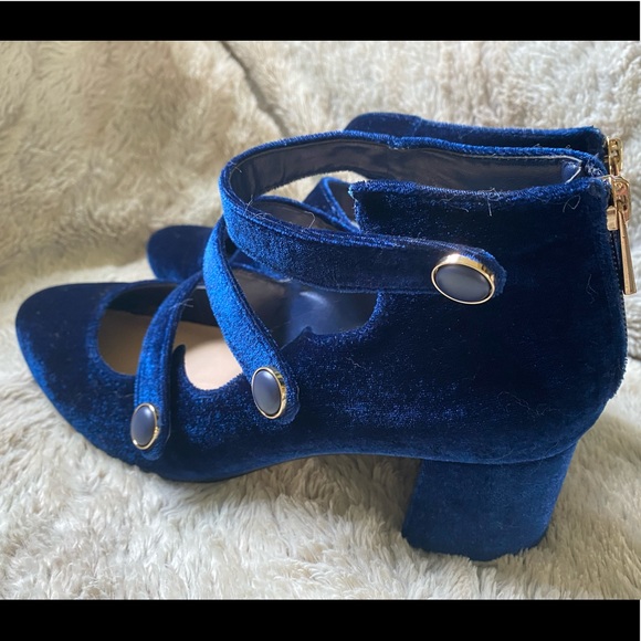 Bella Vita Shoes - Bella Vita Jolie ll Blue Velvet Button Block Heel